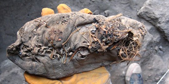Sepatu Berusia 5.500 Tahun Ditemukan dalam Gua dengan Kondisi Hampir Utuh